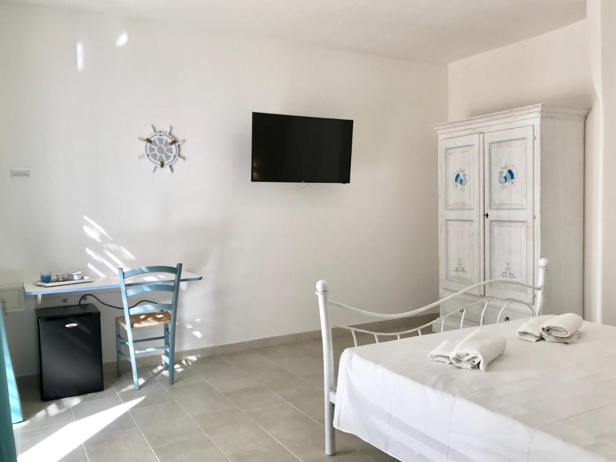 Angolo Mare Apartments & Rooms Porto Pino Ngoại thất bức ảnh