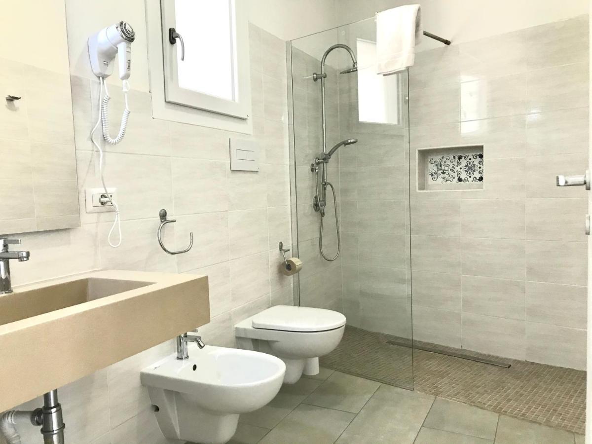 Angolo Mare Apartments & Rooms Porto Pino Ngoại thất bức ảnh