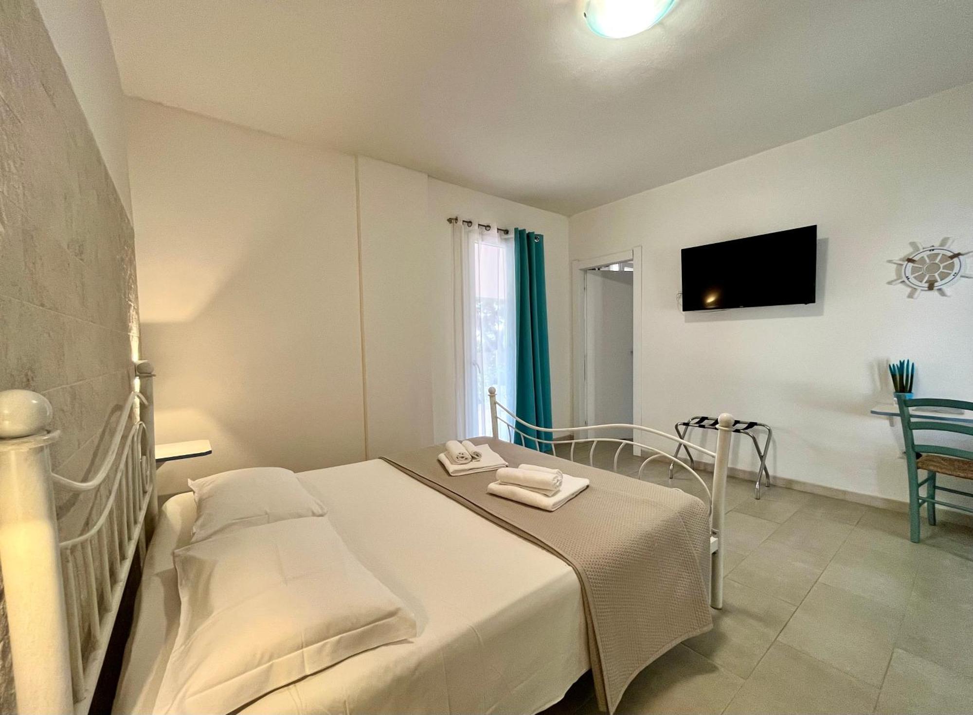 Angolo Mare Apartments & Rooms Porto Pino Ngoại thất bức ảnh
