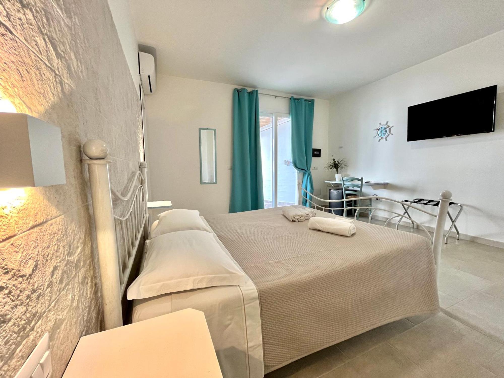 Angolo Mare Apartments & Rooms Porto Pino Ngoại thất bức ảnh